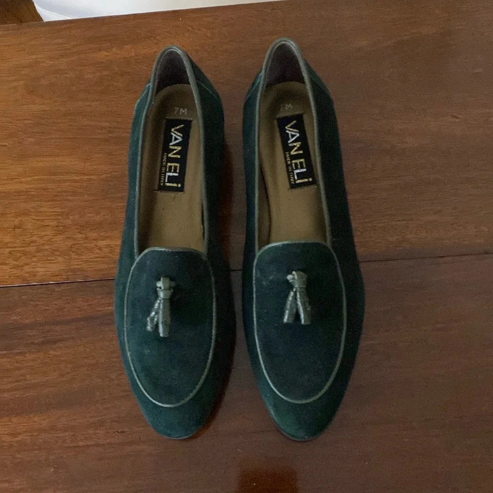 Van Eli Jasmine Green Suede Flats Made in Italy Size 7 NWT